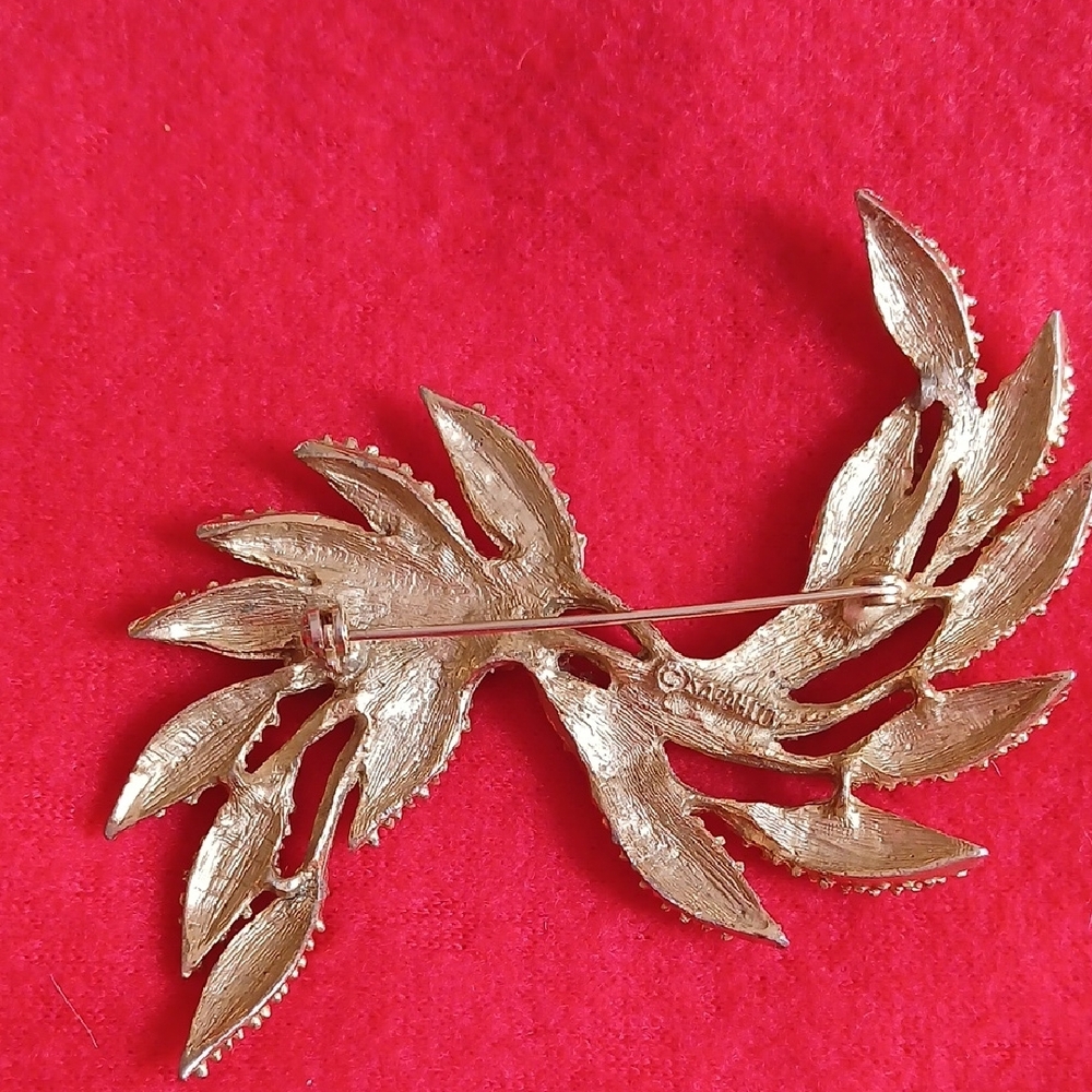Gold Leaf Branch Brooch - Textured Vintage Style 1963  By SARAH COVENTRY - Picture 3 of 5